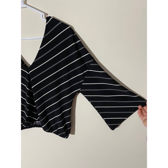 Express One Eleven black/white striped bell sleeve cropped blouse XS - Picture 2 of 7